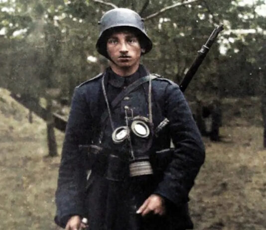 Nachträglich gefärbtes Foto von Richard Stern als deutscher Soldat im Ersten Weltkrieg. Foto Jack Romberg / Nationalbibliothek von Israel