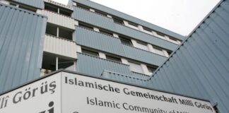 Hauptsitz der Islamischen Gemeinschaft Milli Görüş in Köln. Foto Icmg1453, CC BY-SA 4.0, https://commons.wikimedia.org/w/index.php?curid=38810196