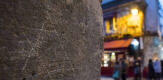 Symbolbild. Davidstern eingeritzt in einen Mauerstein in Paris. Foto IMAGO / Kolvenbach