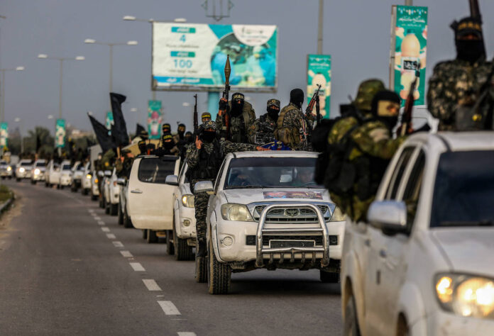 Mitglieder der Al-Quds-Brigaden, des militärischen Flügels des Palästinensischen Islamischen Dschihads (PIJ), halten am 5. Januar 2022 eine Militärparade in Gaza-Stadt ab. Foto IMAGO / ZUMA Wire