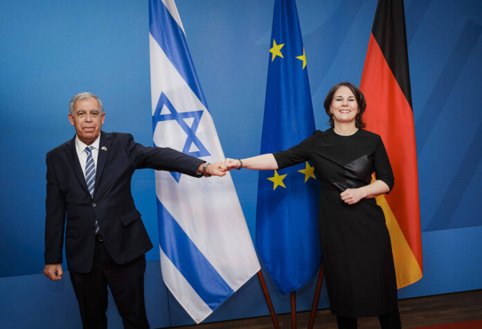 Annalena Baerbock, deutsche Bundesaussenministerin, trifft Mickey Levy, Parlamentspräsident des Staates Israel zu einem Gespräch in Berlin am 27. Januar 2022. Foto IMAGO / photothek