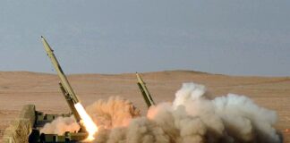 Iranische Fateh-110-Raketen bei einer Militärübung. Foto Hossein Velayati - http://www.ypa.ir/2013-01-23-13-24-55/item/487-رزمايش-موشكي-پيامبر-اعظم(ص)-7.html, CC BY 4.0, https://commons.wikimedia.org/w/index.php?curid=46859563