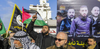 Palästinenser an einer Trauerveranstaltung für die drei Terroristen, die von israelischen Streitkräften getötet wurden, 09. Februar 2022. Foto IMAGO / ZUMA Wire