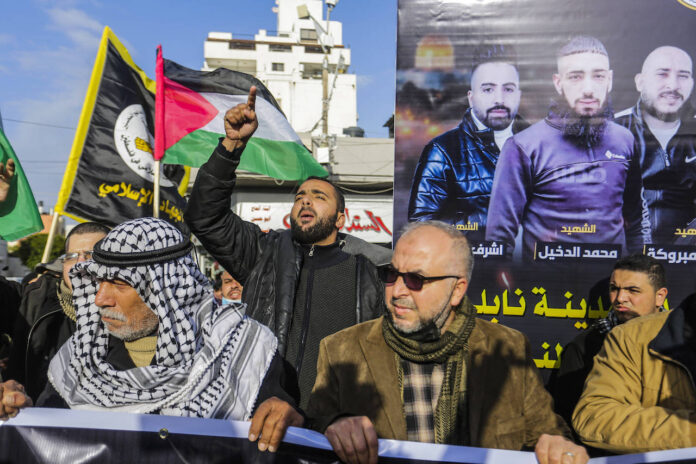 Palästinenser an einer Trauerveranstaltung für die drei Terroristen, die von israelischen Streitkräften getötet wurden, 09. Februar 2022. Foto IMAGO / ZUMA Wire
