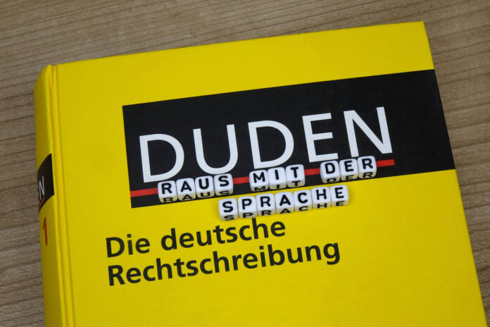 Duden. Foto IMAGO / Steinach