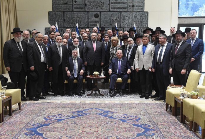Der ehemalige israelische Staatspräsident Reuven Rivlin bei einem Treffen mit der Konferenz der europäischen Rabbiner am 20. November 2018. Foto Mark Neiman / GPO