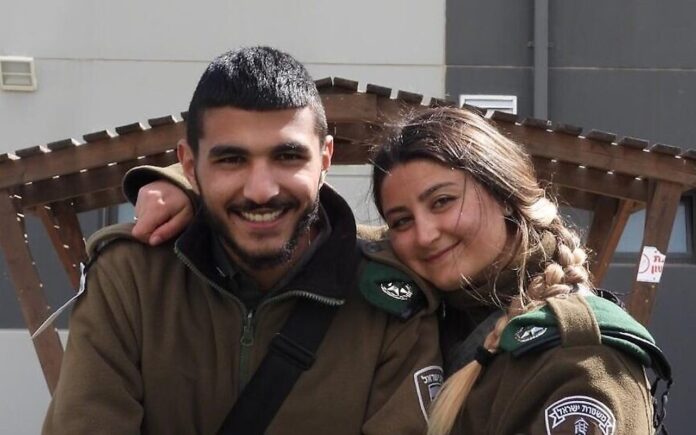 Yazen Falah und Shirel Abukarat, die zwei jungen Grenzpolizisten, wenige Stunden bevor sie am 27. März 2022 getötet wurden. Foto Israelische Polizei.