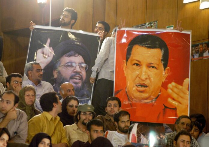 Hassan Nasrallah, Generalsekretär der Hisbollah und der ehemalige venezolanische Präsident Hugo Chavez. Foto IMAGO / ZUMA Wire