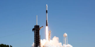 Eine SpaceX Falcon 9-Rakete mit dem Raumfahrzeug Crew Dragon an Bord startet am Freitag, den 8. April 2022, im Kennedy Space Center der NASA in Florida zur Axiom Mission 1 (Ax-1) zur ISS mit dem Kommandanten Michael Lopez-Alegria aus Spanien und den USA, dem Piloten Larry Connor aus den USA und den Missionsspezialisten Eytan Stibbe aus Israel und Mark Pathy aus Kanada an Bord. Foto IMAGO / Cover-Images