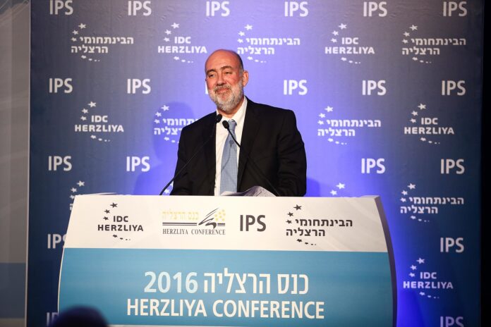 Ron Prosor an der Herzliya Conference 2016. Foto Adi Cohen Zedek (עדי כהן צדק), CC BY-SA 3.0, https://commons.wikimedia.org/w/index.php?curid=49617768