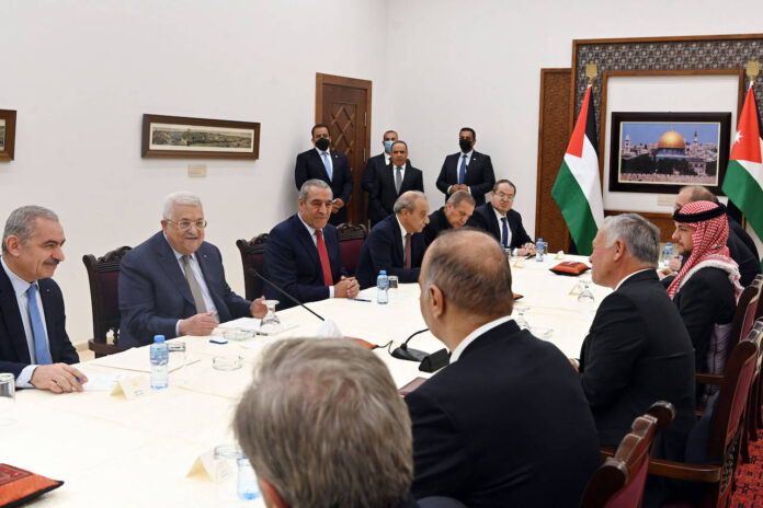 Der palästinensische Präsident Mahmoud Abbas trifft mit König Abdullah II. von Jordanien in der Stadt Ramallah zusammen, 28. März 2022. Foto IMAGO / ZUMA Wire