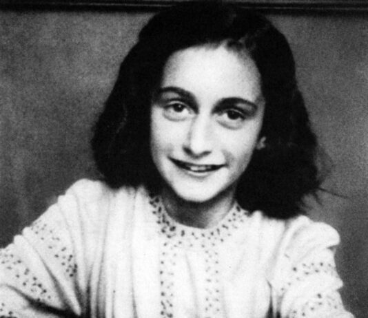 Porträt von Anne Frank (1929-1945) im Alter von elf Jahren. Foto IMAGO / Leemage