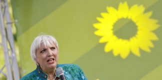 Claudia Roth (Bündnis 90 / Die Grünen) deutsche Staatsministerin für Kultur und Medien. Foto IMAGO / Panama Pictures