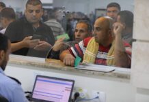 Palästinensische Arbeiter warten am Erez-Grenz-Übergang, um Beit Hanun im nördlichen Gazastreifen zu verlassen und innerhalb Israels zu arbeiten. 15. Mai 2022. Foto IMAGO / ZUMA Wire