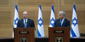 Der israelische Ministerpräsident Naftali Bennett und der stellvertretende Ministerpräsident Yair Lapid geben am 20. Juni 2022 in Jerusalem eine gemeinsame Erklärung vor der Presse ab. Foto IMAGO / Xinhua