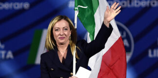 Giorgia Meloni am Parteitag der Fratelli d’Italia. Mailand 29.04.2022. Foto IMAGO / Matteo Gribaudi