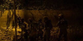 Israelische Truppen beziehen Stellung während eines Einsatzes in Dschenin am 28. September 2022. Foto IMAGO / APAimages