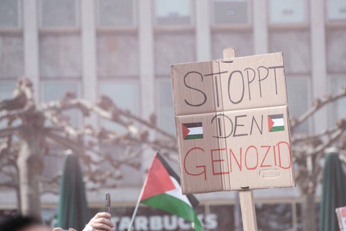 Symbolbild. Anti-Israel Demonstration in Kassel am 15.05.2021. Foto IMAGO / Hartenfelser