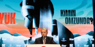 Der türkische Präsident Recep Tayyip Erdogan während der Verleihung des Necip Fazil Awards am 02.12.2022 in Istanbul. Necip Fāzıl Kısakürek war ein türkischer Dichter, Autor, Dramatiker und antisemitisch-islamistischer Ideologe.