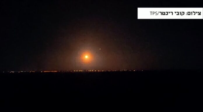 Israels Iron-Dome-System fängt 2 Raketen ab, die aus dem nördlichen Gazastreifen auf Israel abgefeuert wurden. 27. Januar 2023. Foto Kobi Richter/TPS