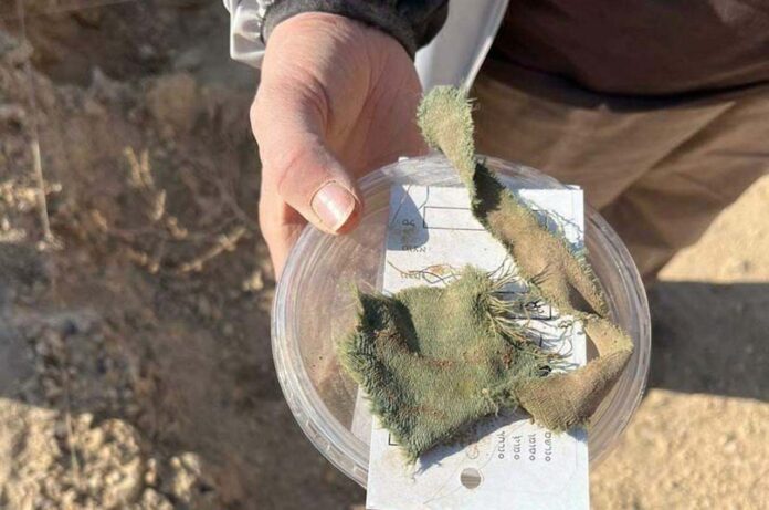Luxusstoffe von vor 1.300 Jahren aus China, Indien und dem Sudan in Arava gefunden. Foto Universität Haifa