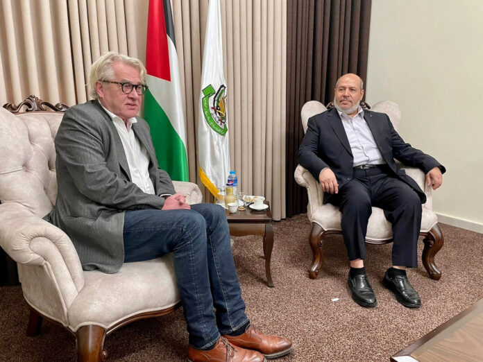 UN-Sonderkoordinator für den Friedensprozess im Nahen Osten, Tor Wennesland, mit Khalil al-Hayya, stellvertretender Chef der Terrororganisation Hamas. Foto Hamas