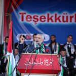 Der Hamas-Führer Ismail Haniyeh hält eine Rede während einer Massenhochzeitszeremonie in Gaza-Stadt am 31. Mai 2015. Fast 2000 palästinensische Paare heirateten in einer von der türkischen Regierung finanzierten Zeremonie. Foto IMAGO / ZUMA Wire