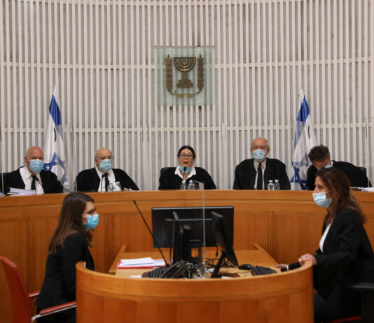 Ein Ausschuss von 11 Richtern des Obersten Gerichtshofs Israels. Foto IMAGO / UPI Photo