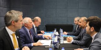Der iranische Aussenminister Hosseïn Amir-Abdollahian (2R) bei einem Treffen mit dem Hohen Vertreter der Europäischen Union für Aussen- und Sicherheitspolitik Josep Borrell (2L) in der jordanischen Hauptstadt Amman am 20. Dezember 2022. Foto IMAGO / ZUMA Wire