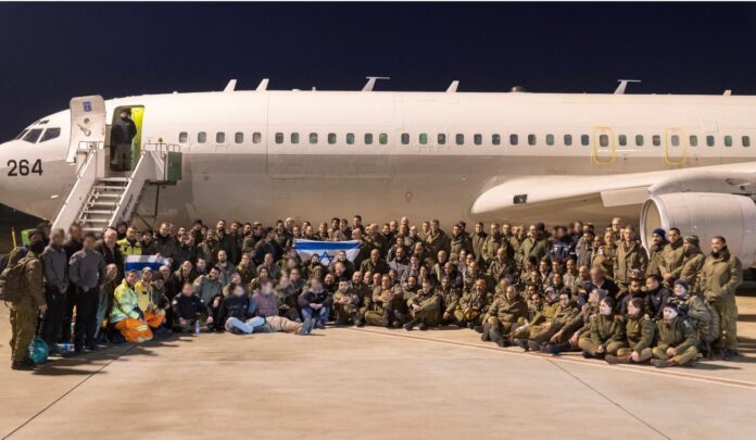 Die Israelischen Verteidigungsstreitkräfte entsenden ein 150-köpfiges Such- und Rettungsteam in den erdbebengeschädigten Südosten der Türkei, 6. Februar 2023. Foto IDF.