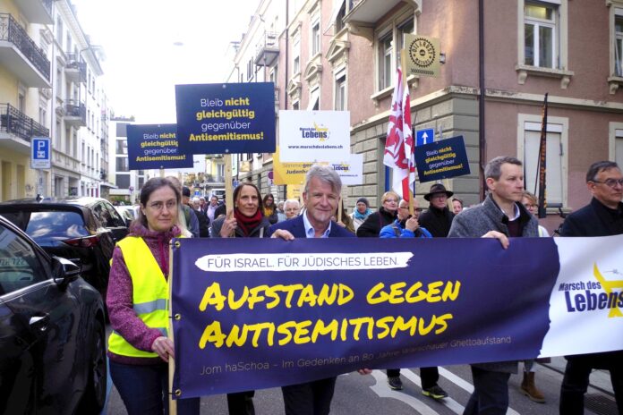 «Aufstand gegen Antisemitismus», Kundgebung 18.04.2023 in Zürich. Foto zVg