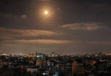 Israels Luftabwehrsystem Iron Dome fängt aus dem Gazastreifen abgefeuerte Raketen ab, 3. Mai 2023. Foto IMAGO / NurPhoto