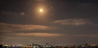 Israels Luftabwehrsystem Iron Dome fängt aus dem Gazastreifen abgefeuerte Raketen ab, 3. Mai 2023. Foto IMAGO / NurPhoto