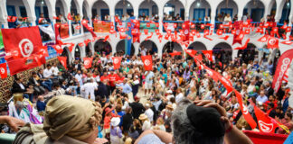Juden aus Tunesien und verschiedenen Ländern feiern das religiöse Fest Lag Baomer in der alten Karawanserei nahe der Ghriba-Synagoge auf der tunesischen Insel Djerba, 8. Mai 2023. Foto IMAGO / ZUMA Wire