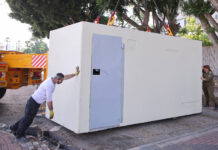 Ein öffentlicher Bombenschutzraum wird am 10. Mai 2023 in Ashkelon im Süden Israels aufgestellt. Foto IMAGO / Xinhua