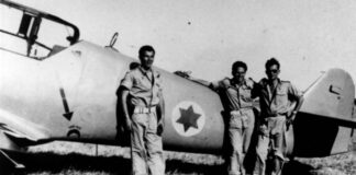 Israelische Kampfpiloten 1948 vor dem Flugzeug Avia S-199. Foto IDF