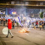 Tel Aviv. Blockade einer Autobahn während einer Demonstration gegen die Justizreform. Foto IMAGO / ZUMA Wire