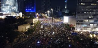 Kundgebung zugunsten des von der Regierung geplanten Gesetzes zur Justizreform. Tel Aviv, 23. Juli 2023. Foto Eytan Schweber/TPS