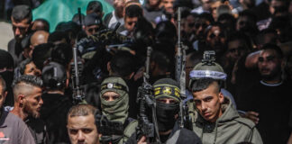 Maskierte bewaffnete Palästinenser in der Stadt Qabatiya, 10. Mai 2023. Foto IMAGO / Sipa USA
