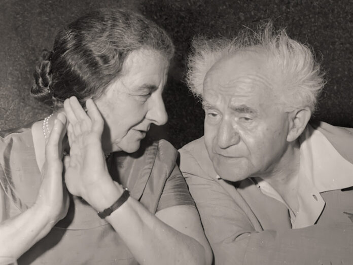Golda Meir und Ben-Gurion, von Boris Carmi, Sammlung Meitar, Nationale Fotosammlung der Familie Pritzker, Nationalbibliothek von Israel.