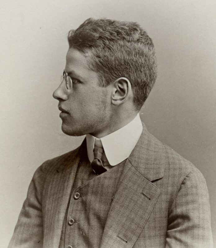 Porträtfoto von 1902 des jungen Franz Rosenzweig, deutsch-jüdischer Theologe, Philosoph und Übersetzer. Foto Monozigote, CC BY-SA 4.0, https://commons.wikimedia.org/w/index.php?curid=118247543