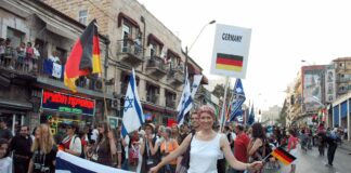 Marsch von christlichen Zionisten aus verschiedenen Ländern während des Laubhüttenfestes (Sukkot) mit Beteiligung der Internationalen Christlichen Botschaft Jerusalem (ICEJ). Foto IMAGO / epd