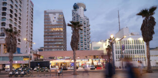 Tel Aviv, Stadtansicht am Meer. Foto IMAGO / serienlicht