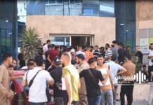 Täglich erscheinen Hunderte junge Menschen vor Reisebüros in Gaza-Stadt, um in die Türkei und von dort in europäische Länder auszuwandern. Foto x.com / Alwalin
