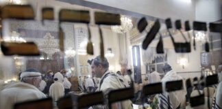 Iranische Juden besuchen den Morgengottesdienst in der Teheraner Synagoge am 27. Dezember 2011. Foto IMAGO / UPI Photo