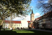Erfurt, KrÃ¤merbrÃ¼cke mit Ã„gidienturm und jÃ¼discher Mikwe. Foto IMAGO / Karina Hessland