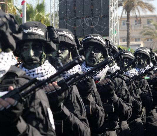 Die palästinensischen Qassam-Brigaden an einer Kundgebung anlässlich des 35. Jahrestages der Gründung der Terrororganisation Hamas in Gaza-Stadt am 14. Dezember 2022. Foto IMAGO / APAimages
