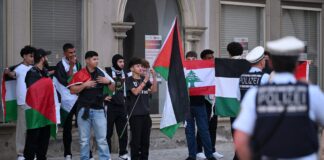Symbolbild. Demonstration am 8. Oktober 2023 mit palästinensischen Flaggen und einer Libanon Flagge in Rottenburg. Foto IMAGO / ULMER Pressebildagentur