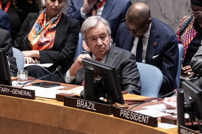 Generalsekretär Antonio Guterres am 24. Oktober 2023 im UN-Hauptquartier in New York an der Sitzung des Sicherheitsrats zur Lage im Nahen Osten. Foto IMAGO / Sipa USA