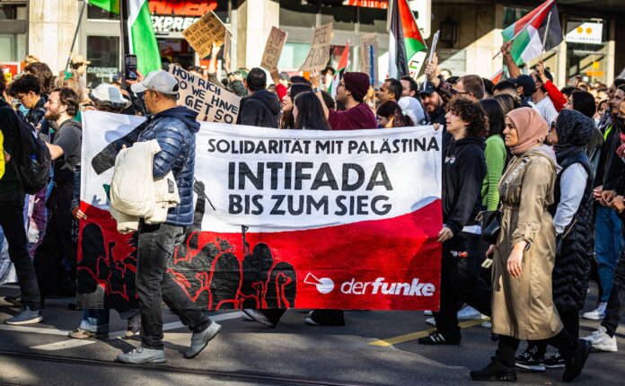 Pro-Palästinensische Demonstration in Zürich am 28.10.2023. Foto IMAGO / dieBildmanufaktur